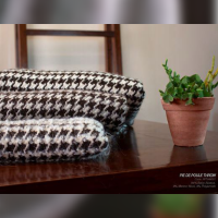 Pie de Poule Throw
