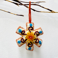 FRONT FACE OF CHRISTMAS ORNAMENT WITH MULTICOLOR EMBROIDERY