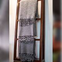 Pie de Poule Throw