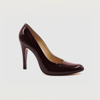 Violet patent leather leather women shoe with pointed heel.