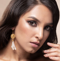 PAILLA EARRING |SKU: PARSEA - 017 | Talla L:  Ø 1.8 cm - ↕ 7 cm |  Material: bronce recubierto de oro de 24k |The Lord of Sipan Treasure – Chiclayo |