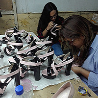 Assembling Shoes 
