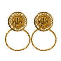 AMISQA EARRING | Protagonist "Feline Face" | Orfebrería por artesanos locales |Material: 24k gold coated bronze |   Size S: Ø 1.8 cm - ↕ 3.5 cm | SKU: PARSEA - 04 |