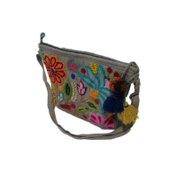 Racimo Bag, it has a zipper 