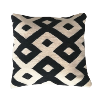 Pillows lines black & white