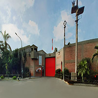 Exterior of the main offices of Topy Top S.A.
