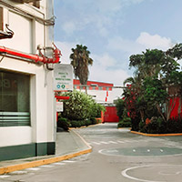 Entrance to the main offices of Topy Top S.A.