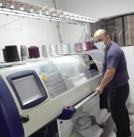 KNITTING MACHINE